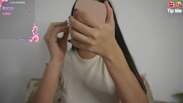 Roxybeautyy online show from March 20, 9:47 am