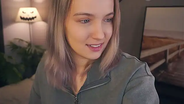 HongTomczak online show from November 12, 7:39 am