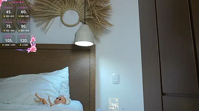 LunarAngel  online show from March 5, 1:45 am