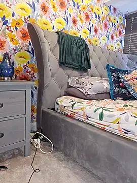 Filthymaddymilfy25 online show from April 6, 1:45 pm