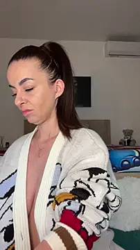 Roxanne Skye online show from October 14, 6:10 pm