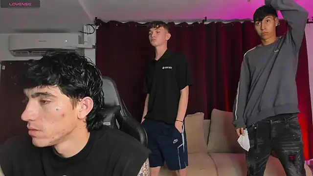 Handsomeboyss19 online show from September 30, 11:42 pm