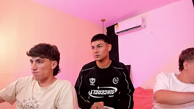 Handsomeboyss19 online show from February 3, 2:53 am