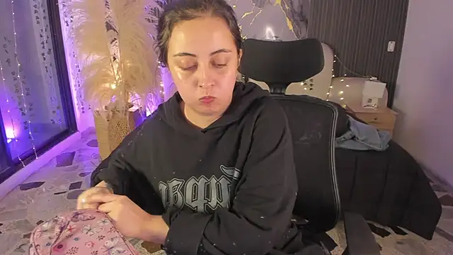 SarahCastro1  online show from February 26, 4:11 am