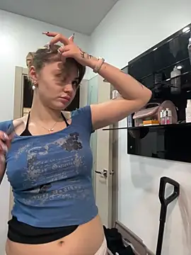 LunaMillie online show from December 4, 12:29 pm