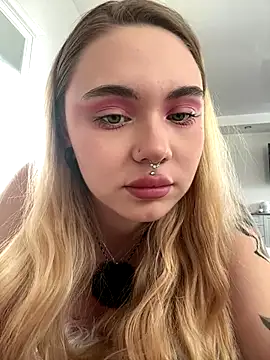 LunaMillie online show from September 28, 12:54 pm