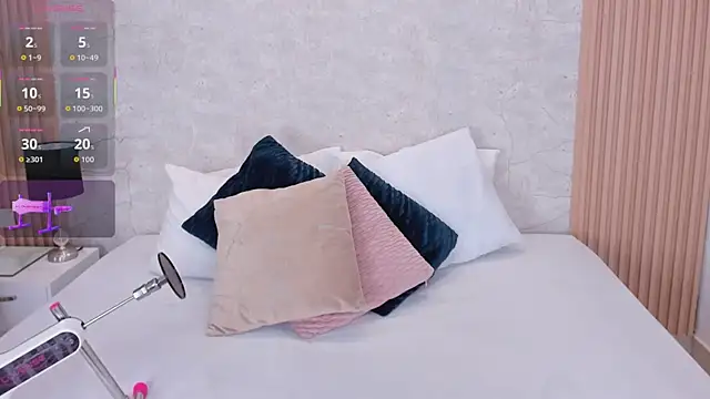 Snapshot of NaomyCollins__ chatting on September 11, 2:17 pm NaomyCollins online show from September 11, 2:17 pm