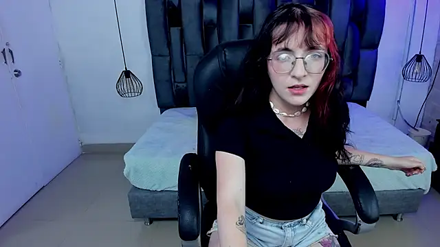 AfroditaLeclair online show from November 6, 8:04 pm