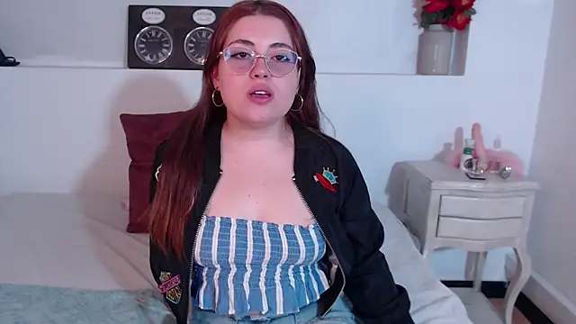 Vicluxxx online show from December 4, 4:30 pm