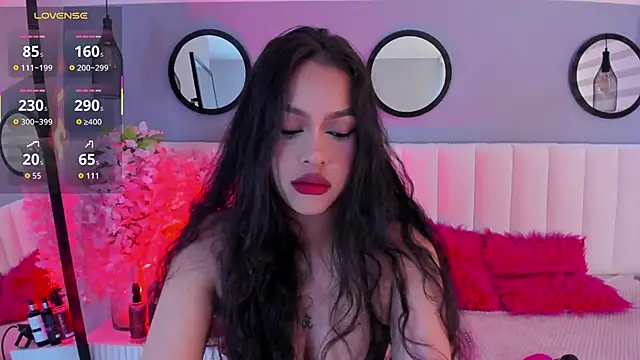 Mila Hank  online show from November 28, 12:52 pm