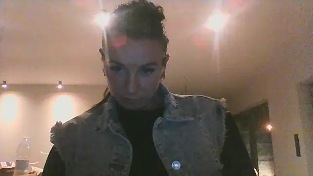 Snapshot of Justnani001 chatting on September 15, 8:16 pm Justnani001 online show from September 15, 8:16 pm