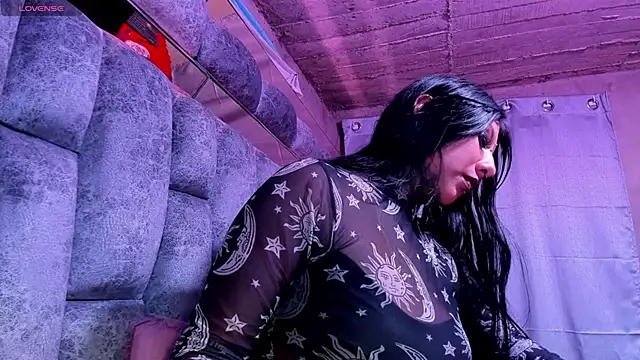 missashlyrosette online show from September 13, 5:37 am