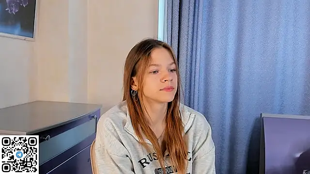 VelvetRisque online show from September 29, 6:40 am