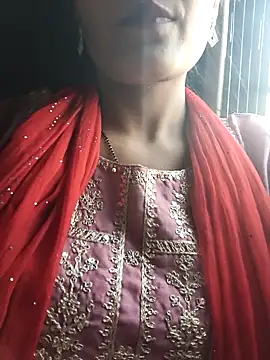 posewith online show from November 16, 9:10 am