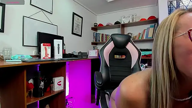 GretaVoss  online show from February 3, 7:18 pm