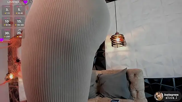 alizza  online show from October 15, 11:46 am