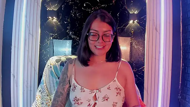 LolaXXXperience online show from September 11, 1:55 pm