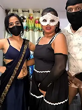 Family02 online show from April 8, 5:26 pm