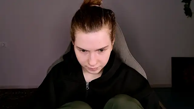 AliceCUNTach online show from December 5, 5:51 am