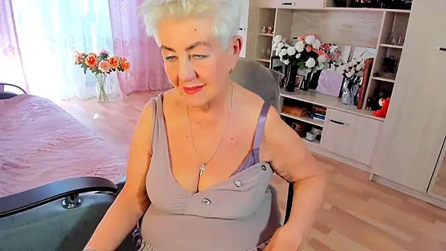 HotandMature online show from April 17, 9:11 am