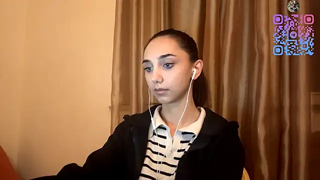 Snapshot of LinaMour chatting on October 15, 10:34 pm LinaMour online show from October 15, 10:34 pm