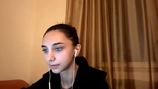 Snapshot of LinaMour chatting on October 5, 10:26 pm LinaMour online show from October 5, 10:26 pm