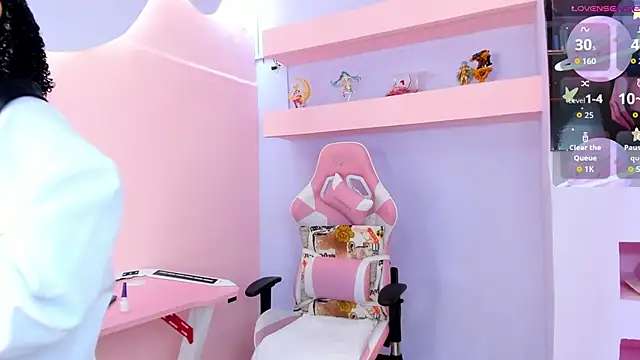 SkylerBloomm online show from October 17, 3:32 am