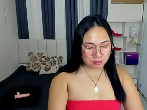 TsUncutKaren online show from January 10, 5:45 am