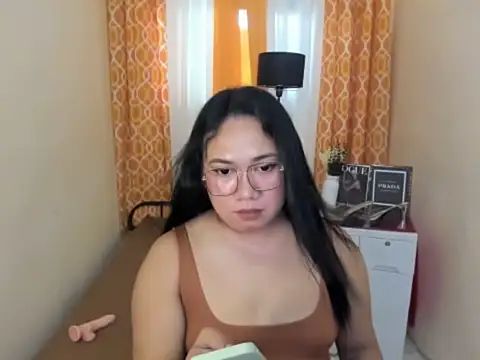 TsUncutKaren online show from April 13, 5:42 am