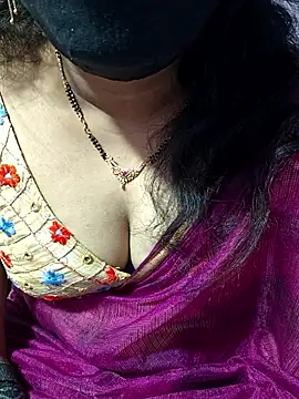 luci-queen online show from December 22, 2:47 am