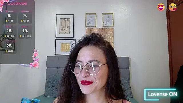  naomi s online show from April 15, 2:06 pm