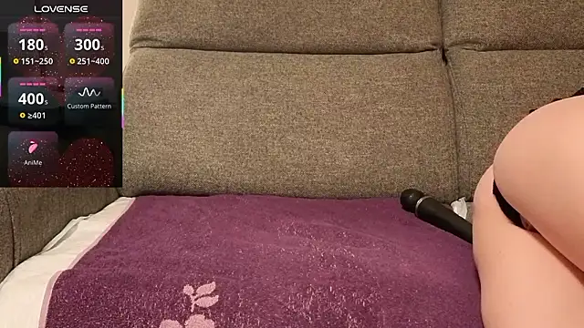 Lapetitefrenchie83 online show from February 3, 9:40 pm