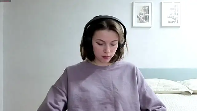 CutieAnny online show from April 5, 12:26 pm