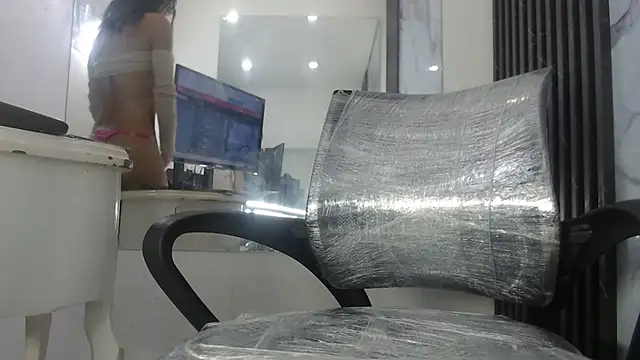 CamelyHott online show from November 1, 11:20 pm