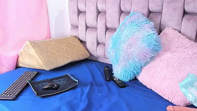 Alexa-Hunter online show from November 7, 8:03 pm