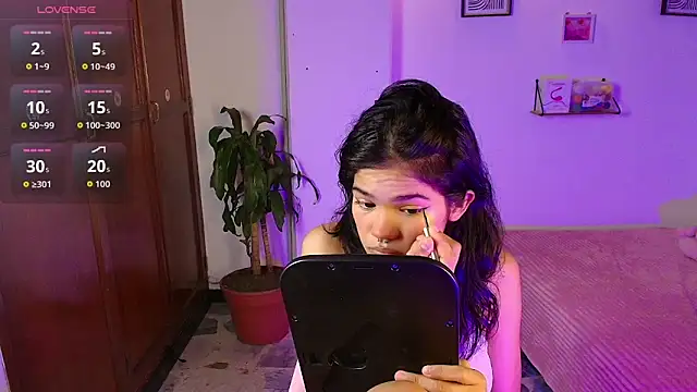 emycarver09 online show from October 28, 12:33 pm