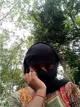 Snapshot of Pari_queen_44 chatting on October 23, 6:52 am Pari queen 44 online show from October 23, 6:52 am