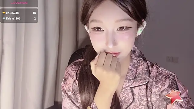 Snapshot of Winnie666- chatting on September 29, 4:34 pm Winnie666- online show from September 29, 4:34 pm