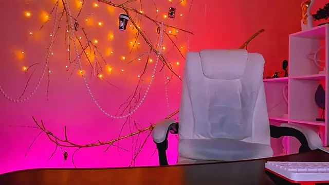 KimBoydd online show from January 8, 8:07 am