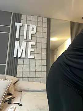 Tayler Kim online show from March 14, 6:42 pm