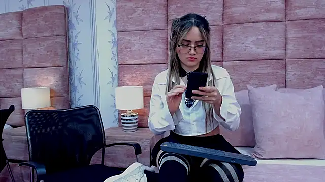 Snapshot of ZoeWilliis chatting on September 17, 12:36 pm ZoeWilliis online show from September 17, 12:36 pm