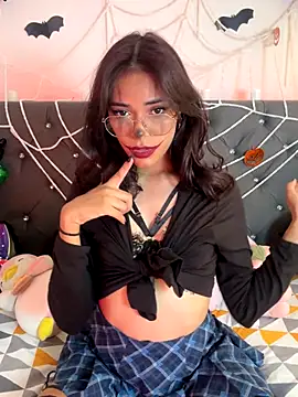 Snapshot of Im_Lyan chatting on October 18, 3:48 pm Im Lyan online show from October 18, 3:48 pm