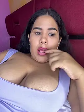 Snapshot of Roxxybigboobs chatting on September 17, 7:34 pm Roxxybigboobs online show from September 17, 7:34 pm