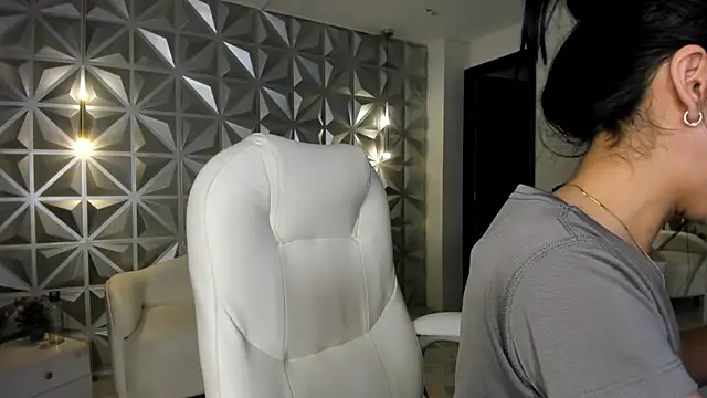 zoerouse  online show from January 16, 8:05 pm