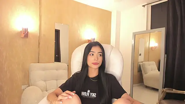 zoerouse  online show from November 19, 8:20 pm