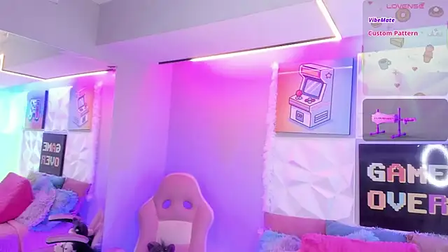 LindaWz  online show from January 15, 4:40 am