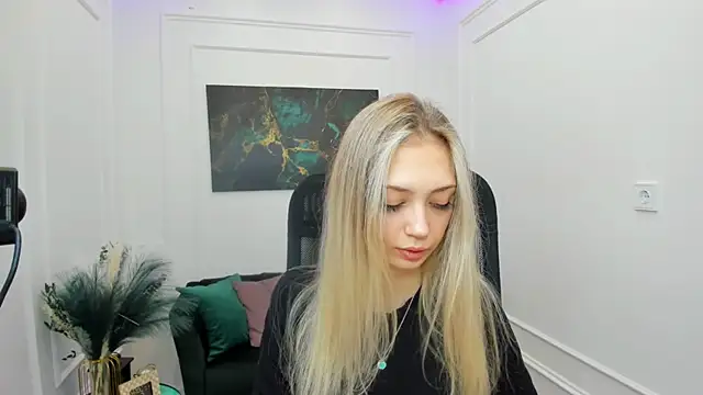 EmilyGraydis online show from April 1, 7:22 pm