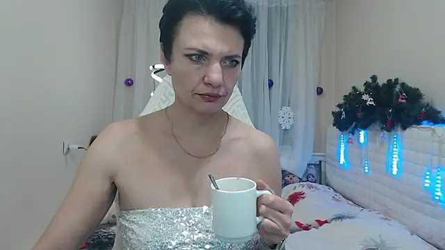 AvaSaturnian online show from December 5, 1:23 pm