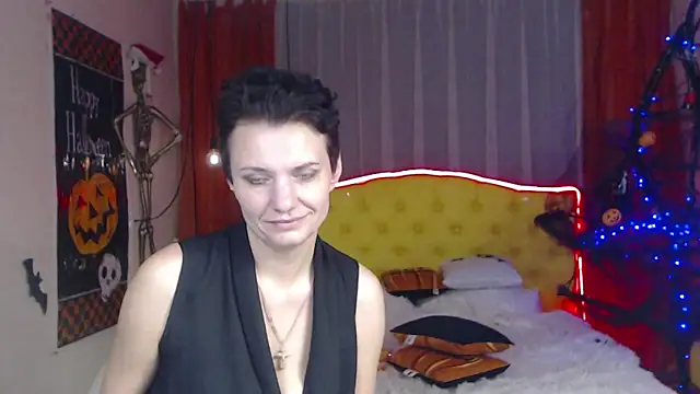 AvaSaturnian online show from October 31, 2:10 pm