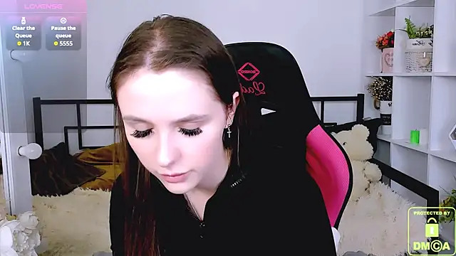 WildHoneyXO online show from November 6, 7:03 am